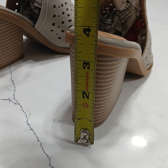 Women's Gray Perforated Heeled Sandals By True Craft, New Without Tags Or Box, - Picture 6 of 6